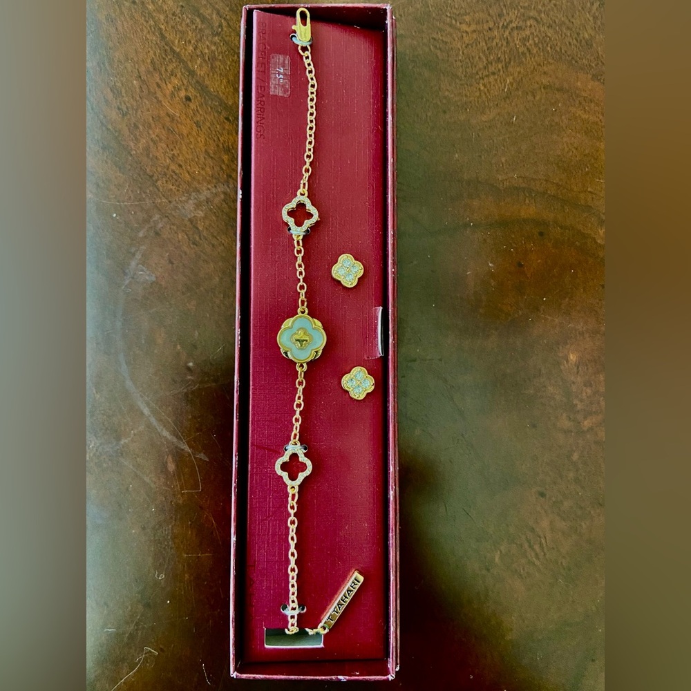 T Tahari Gold Tone Set of 7.5” Bracelet with Matching Piercing Earrings In Box